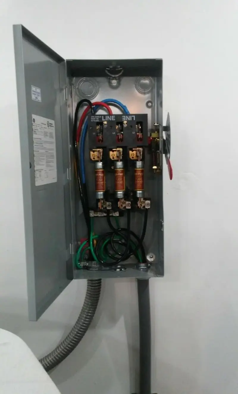 Three-phase disconnect switch installed for Smoke Detector Installation in Sulphur